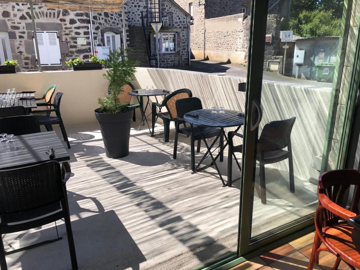 Logis Hotel Le Relais Des Remparts Allanche Exterior photo